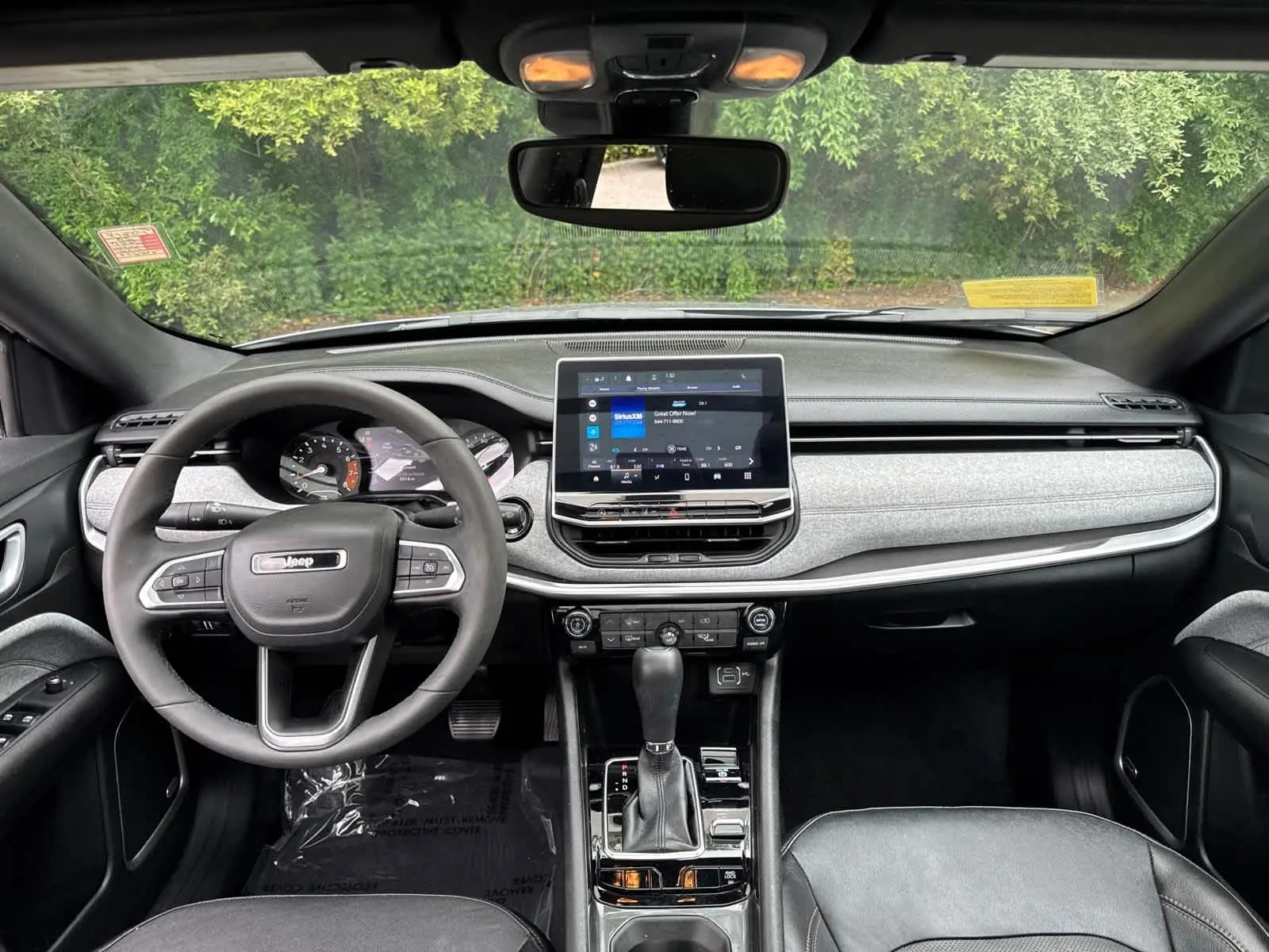 2023 Jeep Compass Latitude Lux photo 32