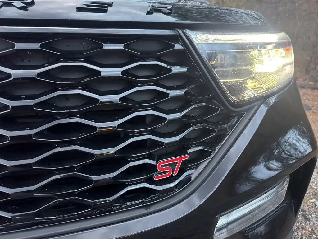 2022 Ford Explorer ST photo 3