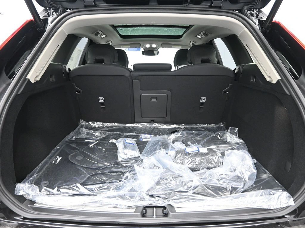 2026 Volvo XC60 Plus - Photo 26