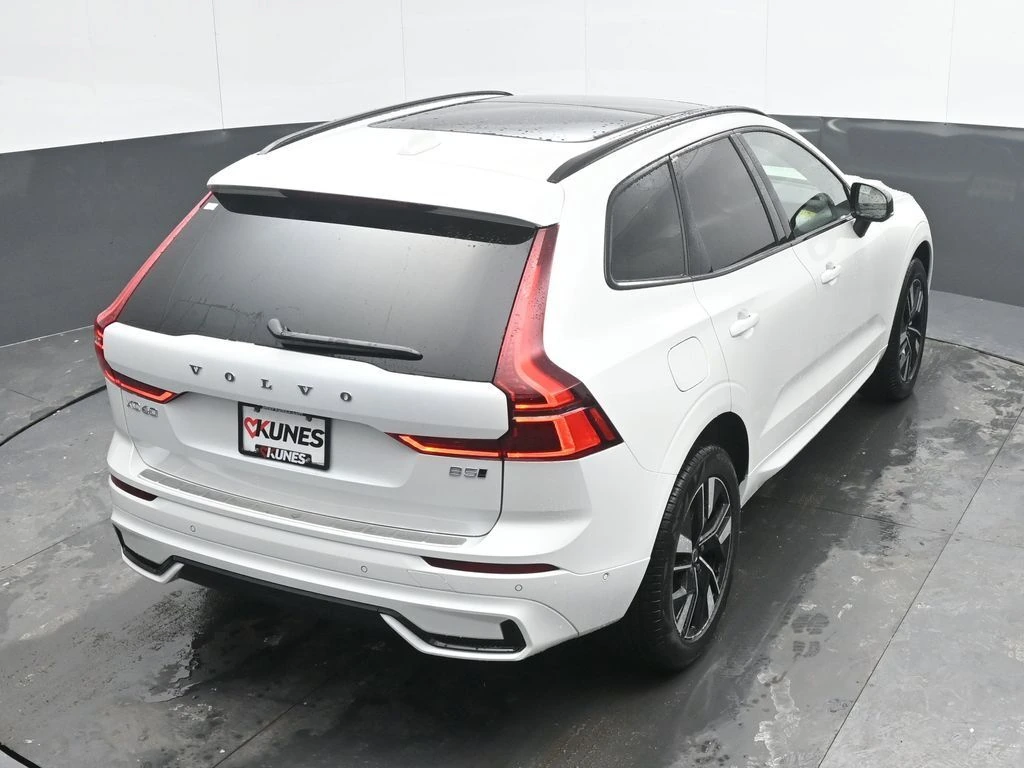 2026 Volvo - image 29