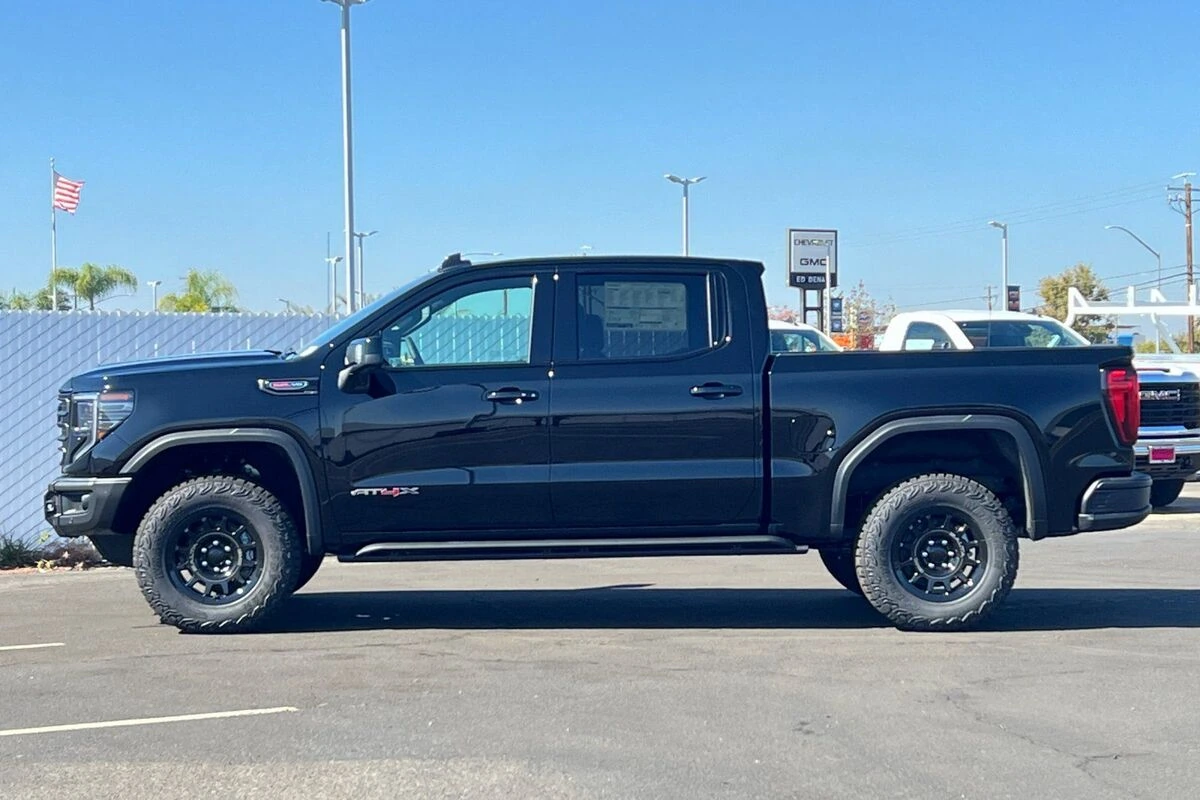 2026 GMC Sierra 1500 AT4X - Photo 8