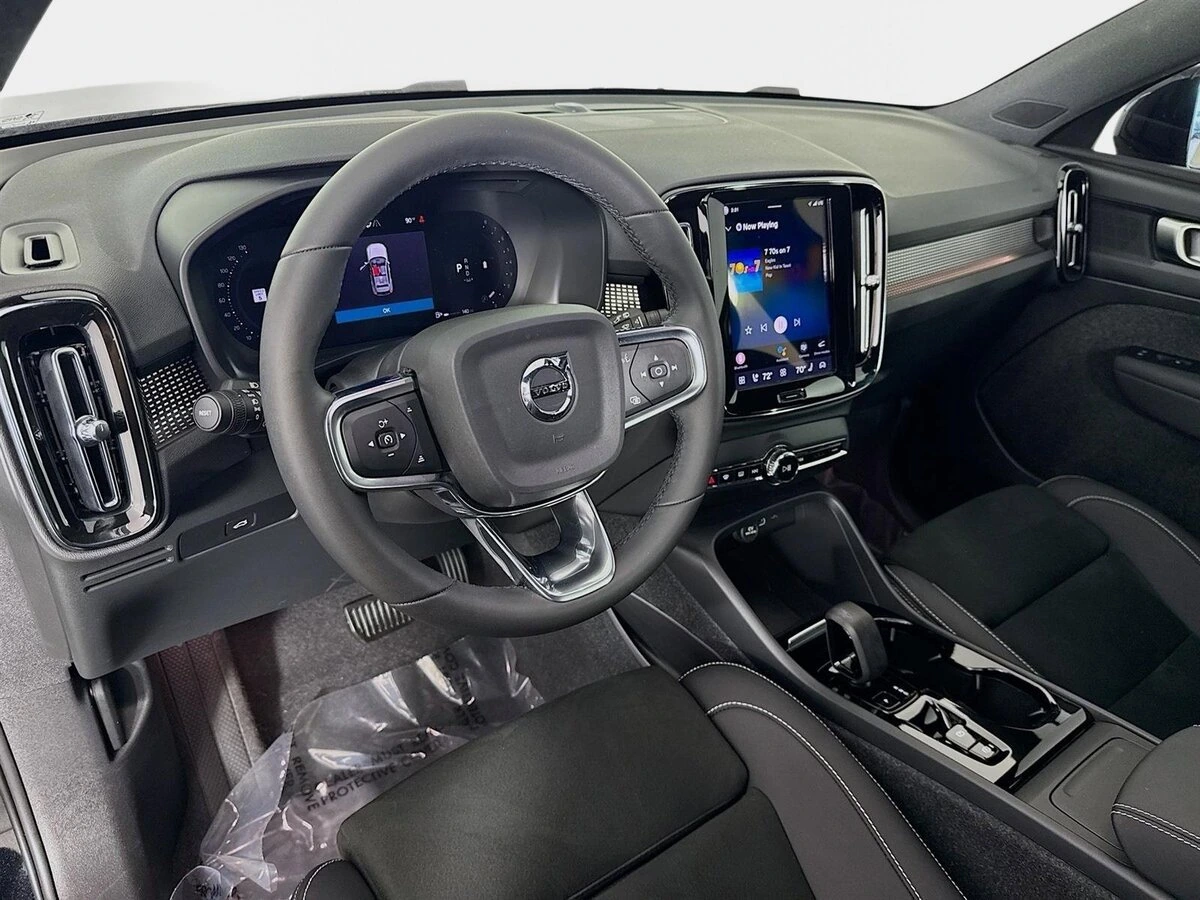 2023 Volvo - image 9