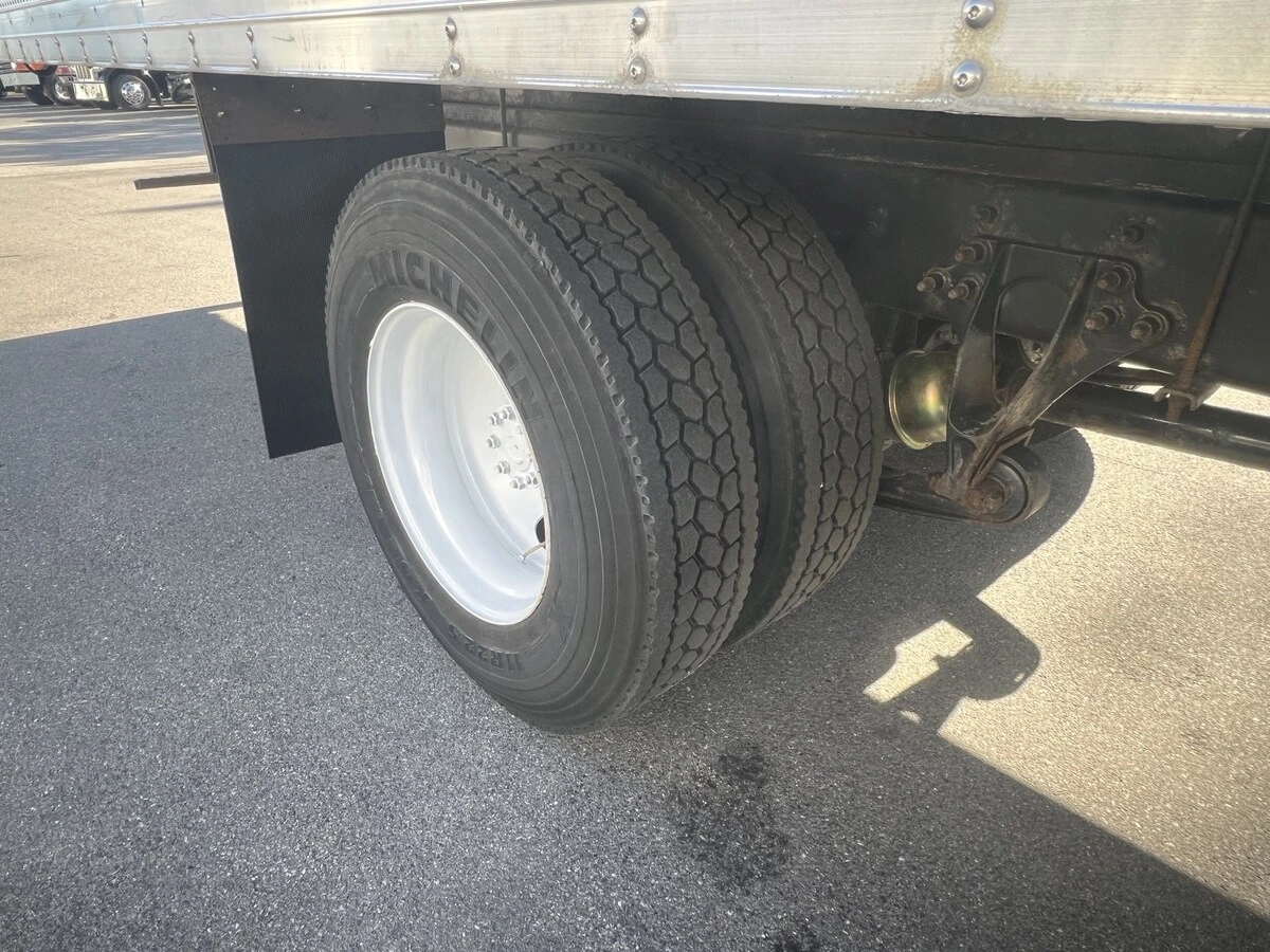 2015 International 4300 - image 9