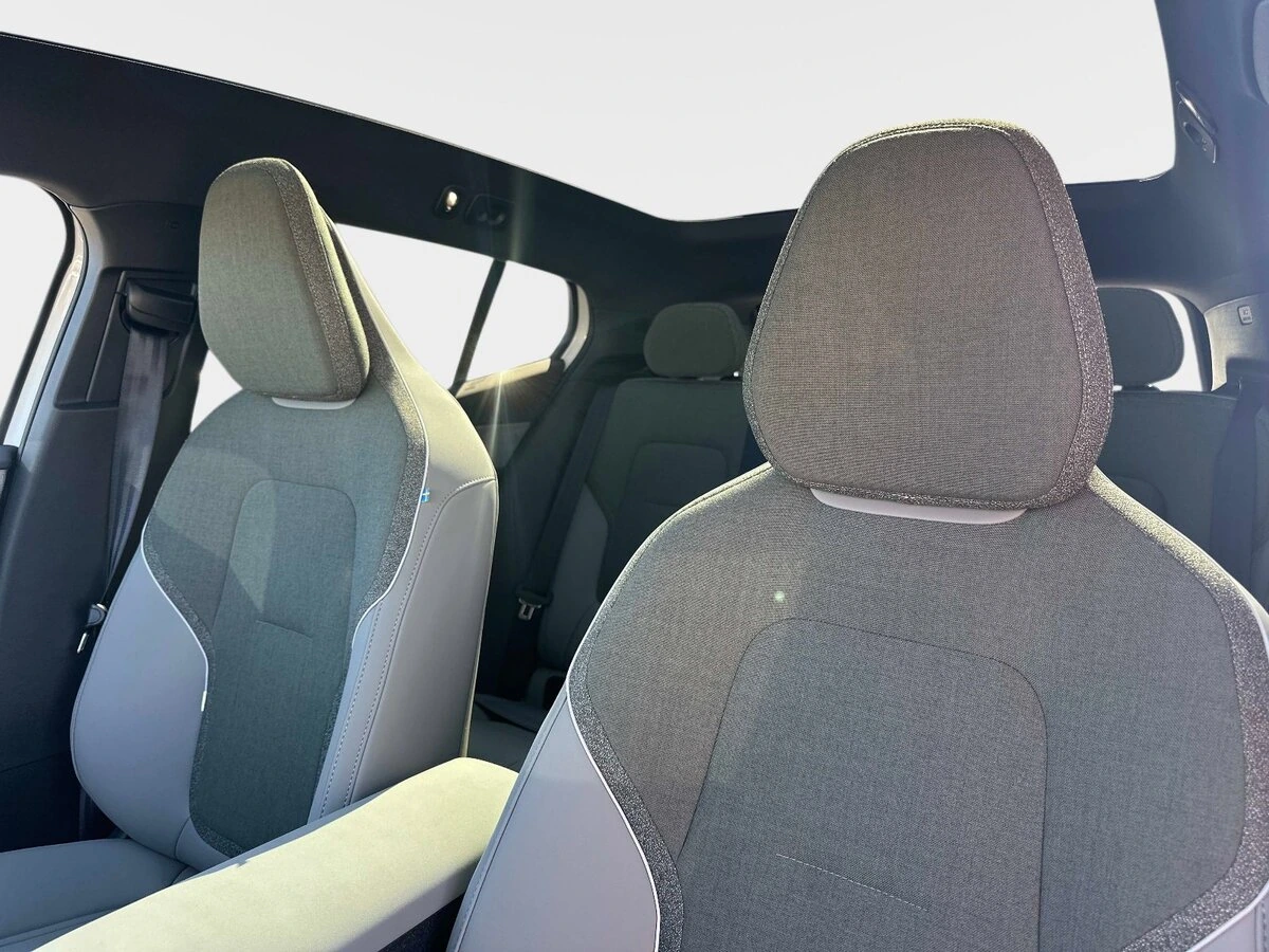 2026 Volvo - image 19