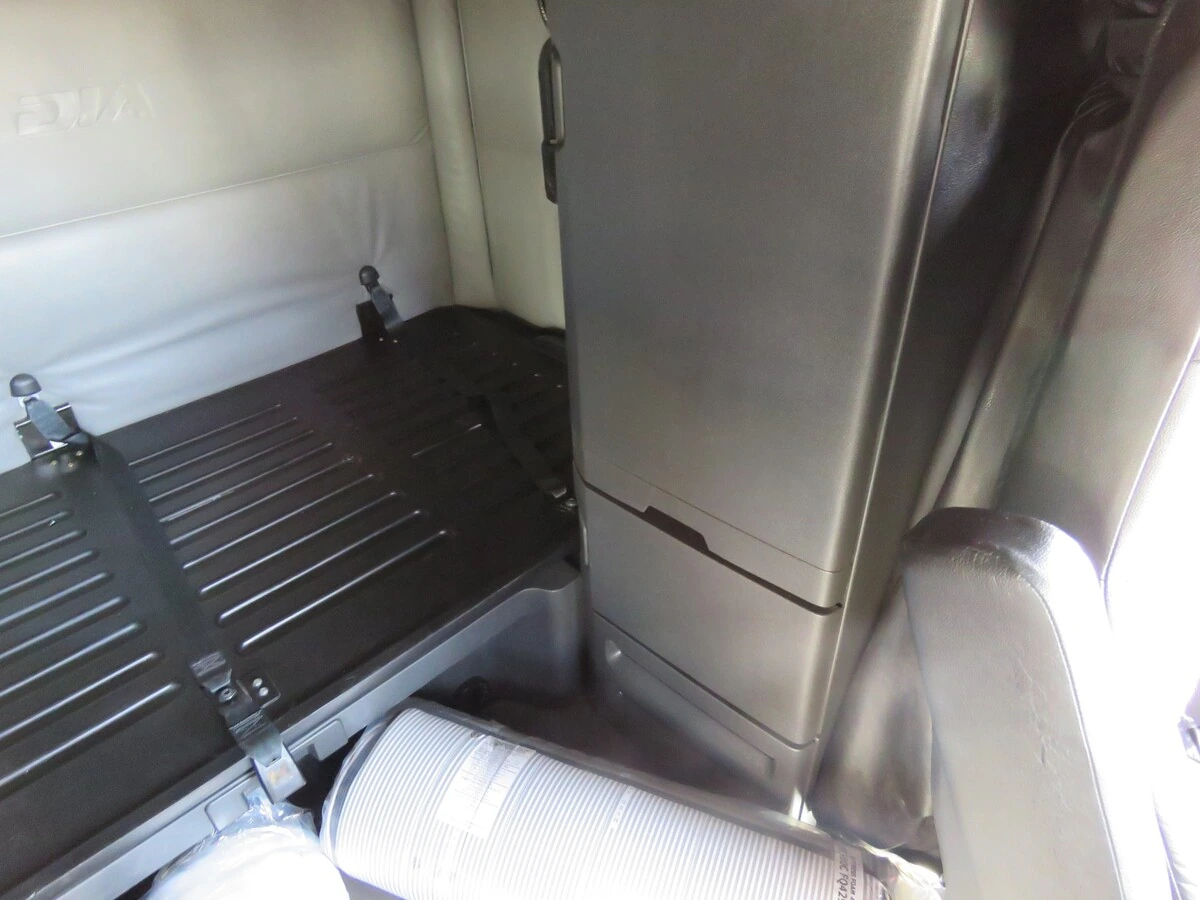 2022 Freightliner Cascadia - image 16