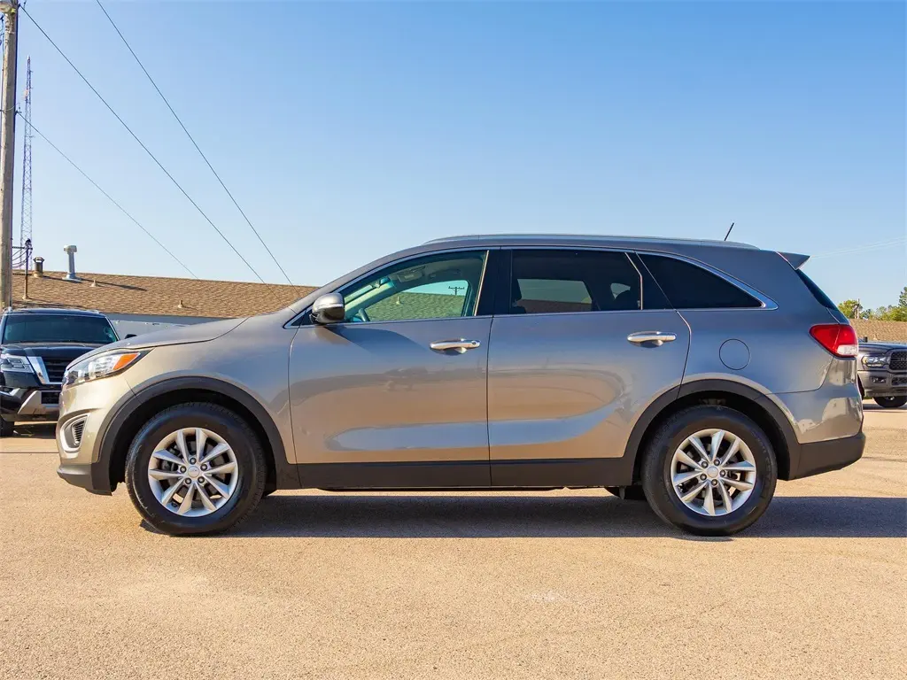 2017 Kia Sorento LX photo 4