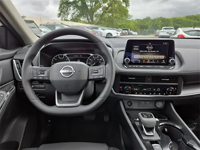 2026 Nissan Rogue SV photo 11