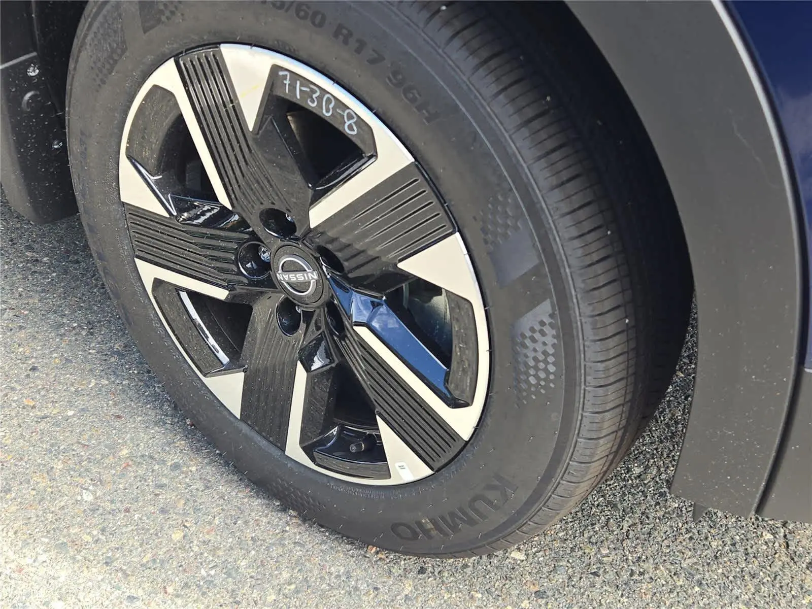 2025 Nissan Kicks SV photo 2
