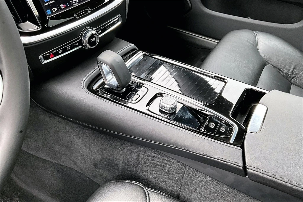 2023 Volvo - image 18