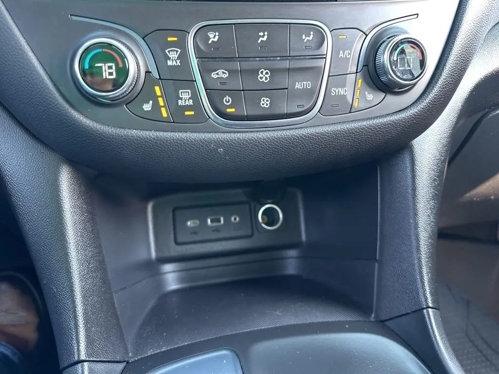 2020 Chevrolet Equinox LT photo 27