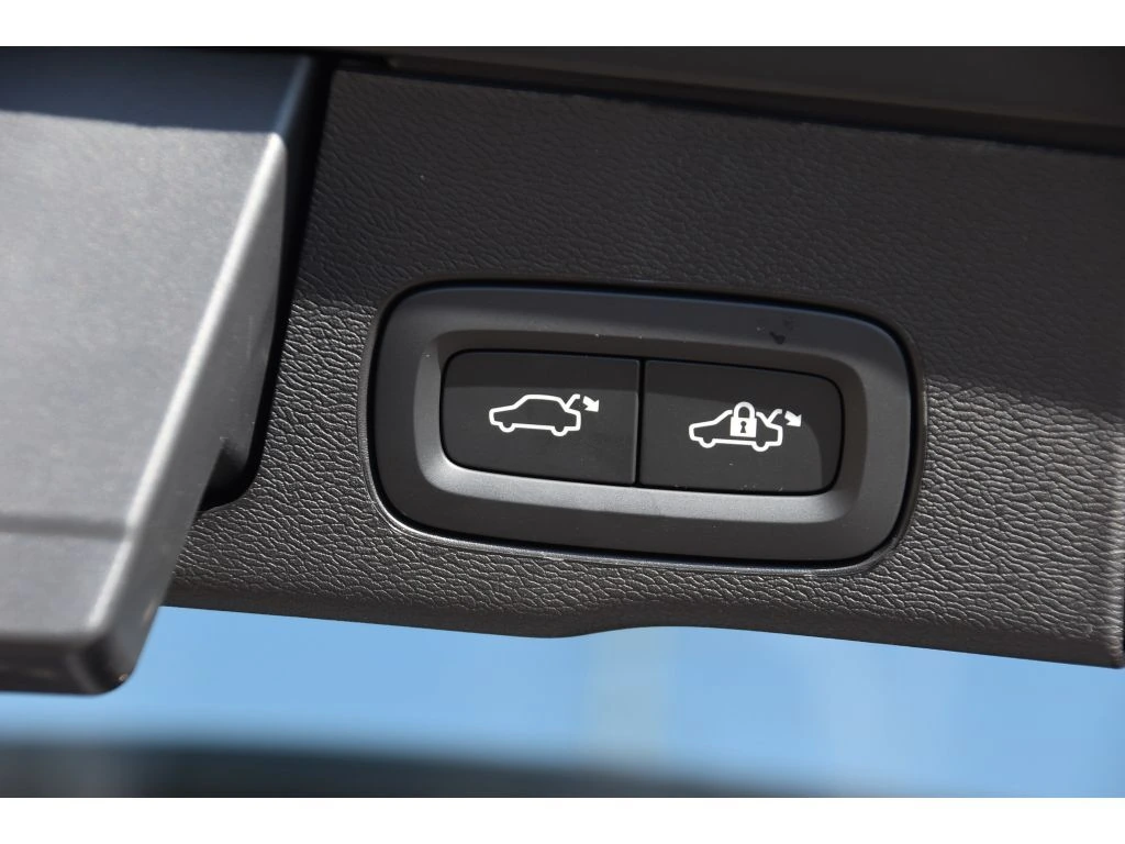 2026 Volvo - image 23