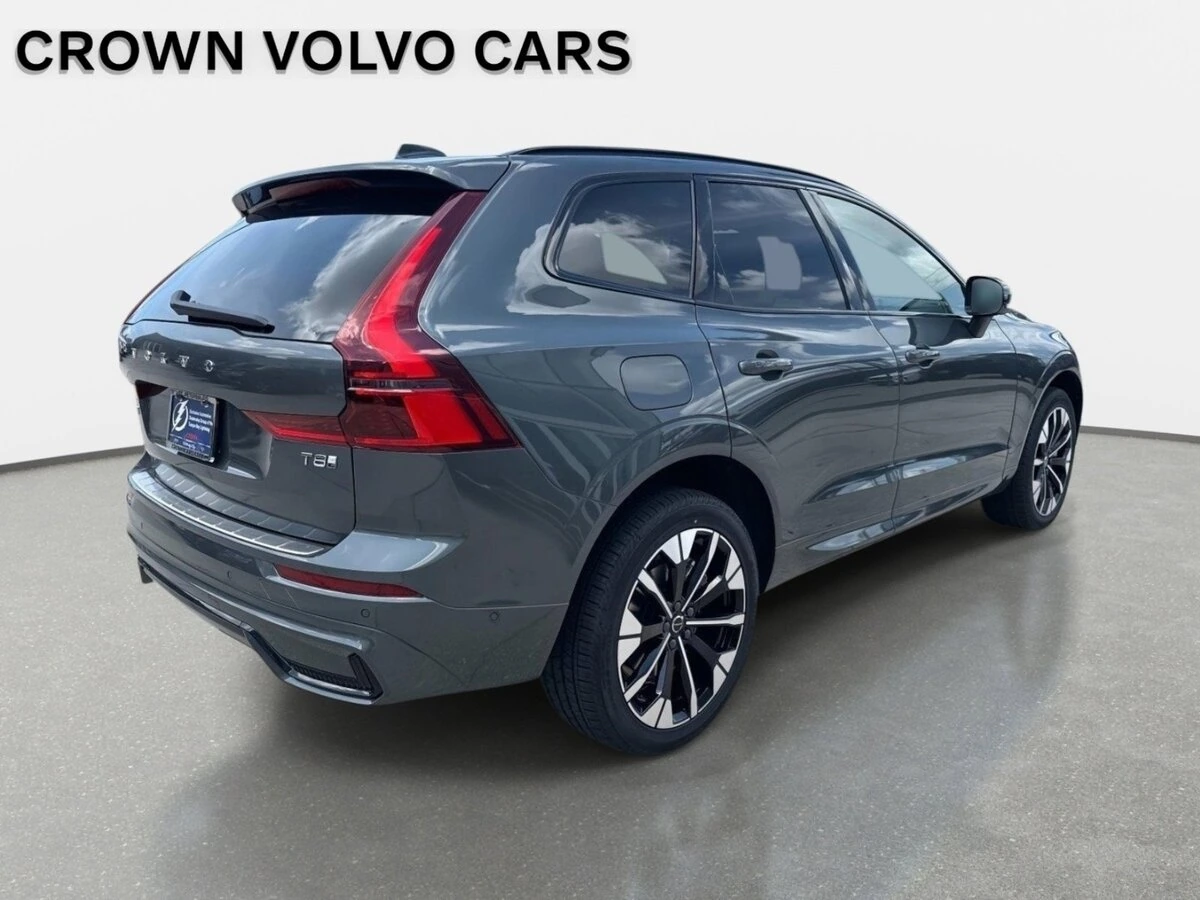 2026 Volvo - image 5