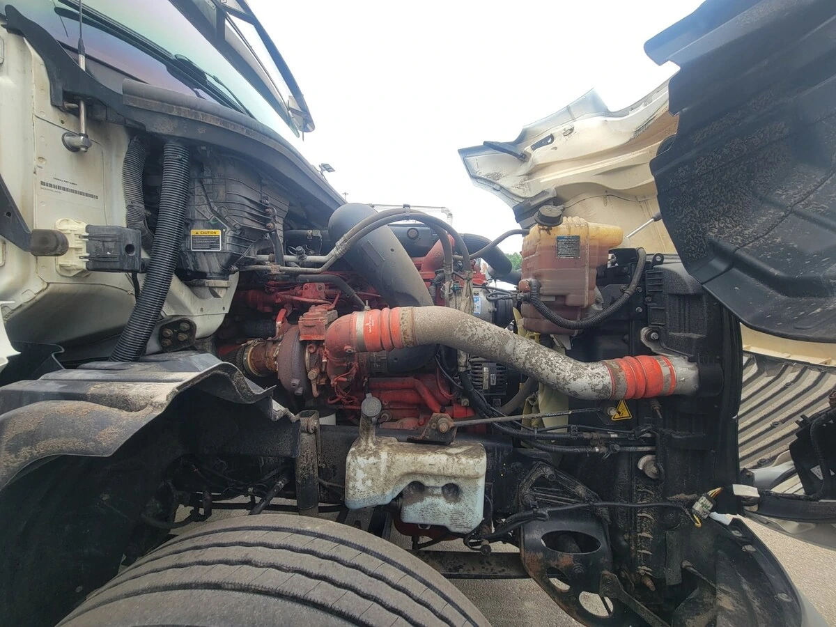 2020 International LT in Youngstown, OH — photo 7