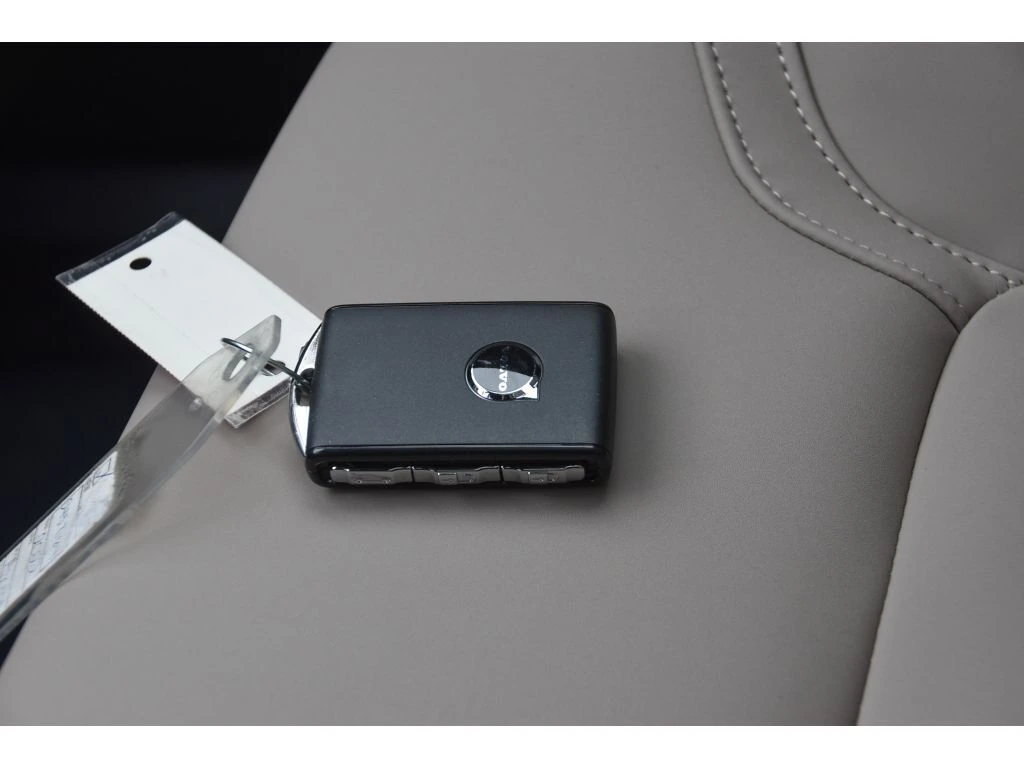 2026 Volvo - image 37