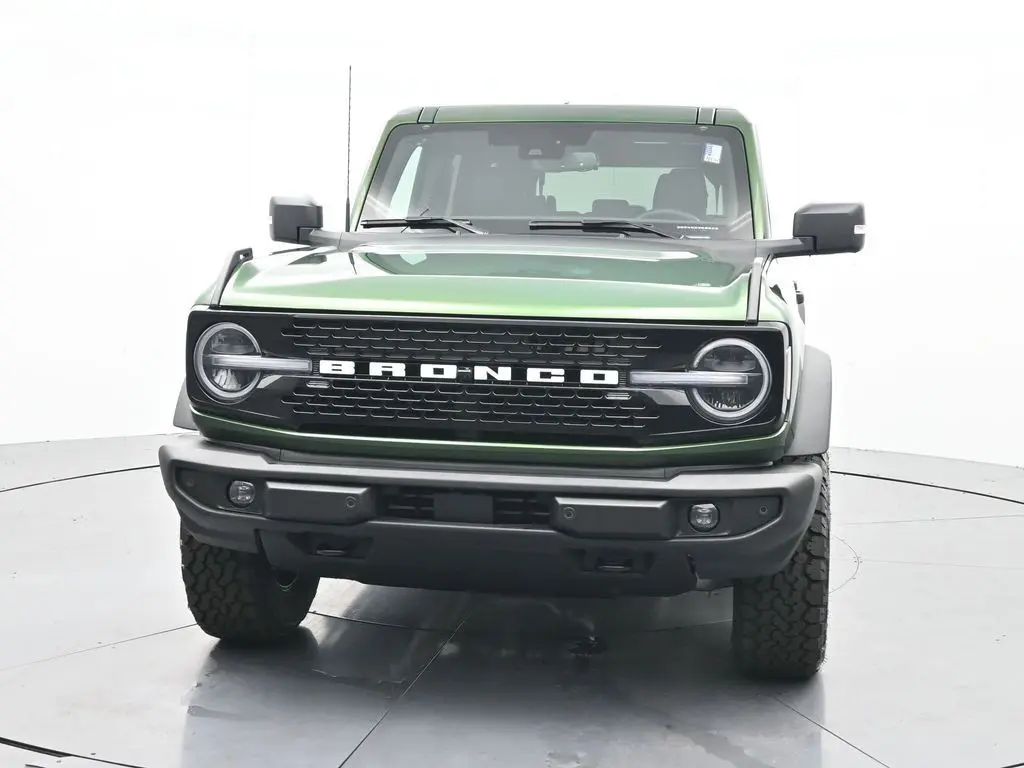 2025 Ford Bronco Outer Banks photo 2