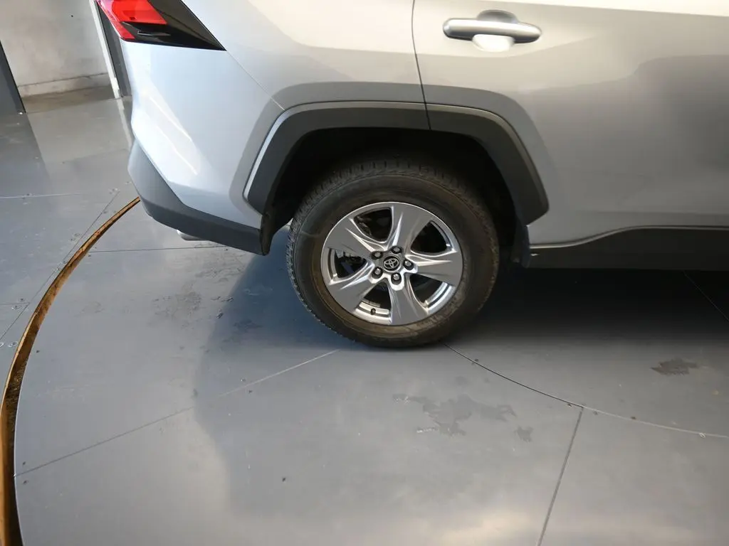 2024 Toyota RAV4 XLE photo 11