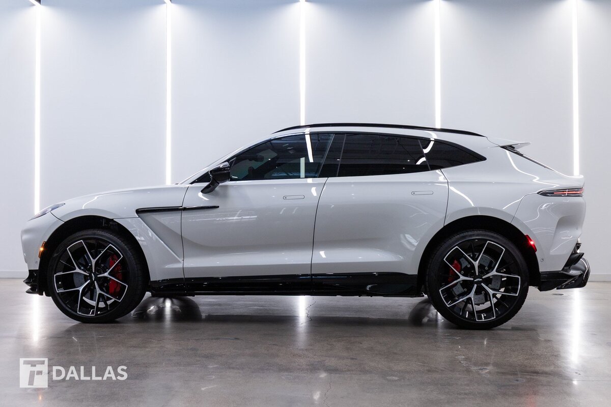 2025 Aston Martin DBX707