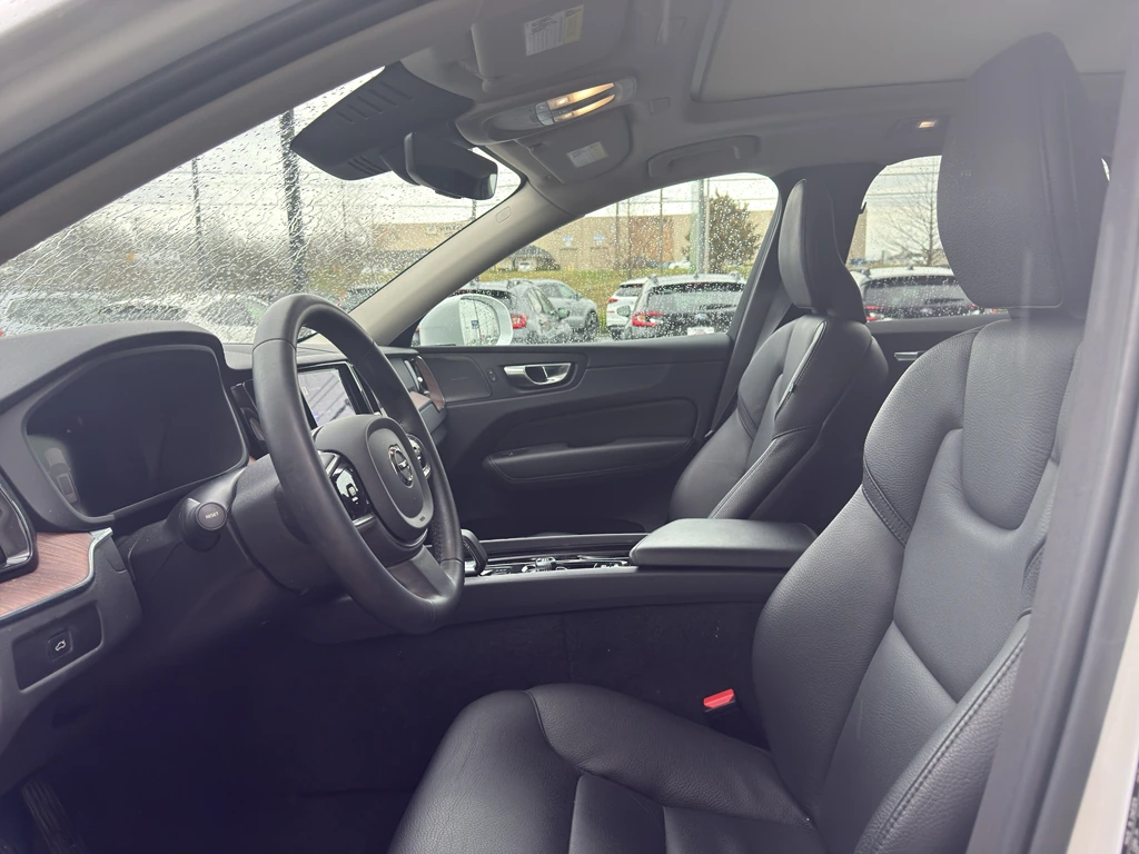 2023 Volvo - image 8