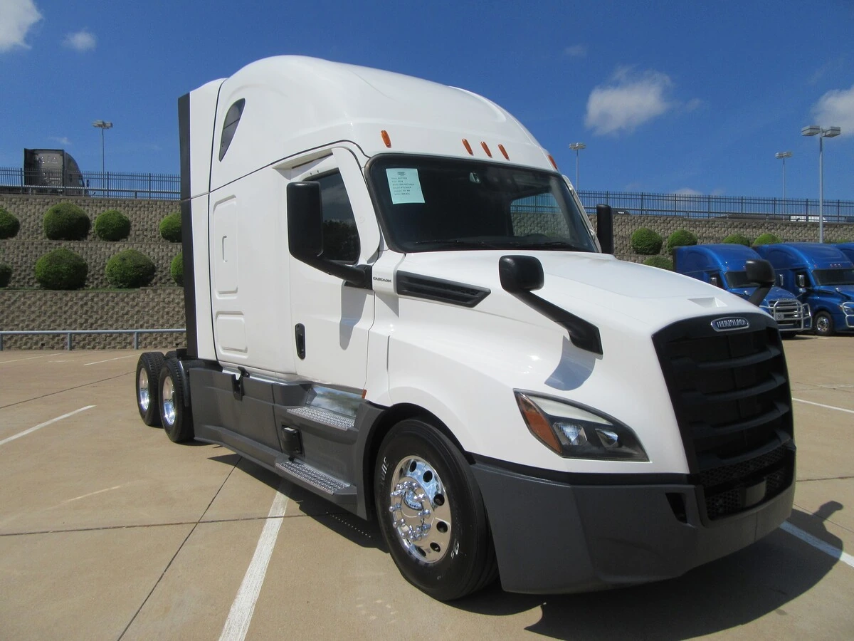 2024 Freightliner Cascadia - image 2