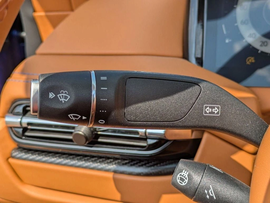 2025 Aston Martin DB12 Base - Photo 23