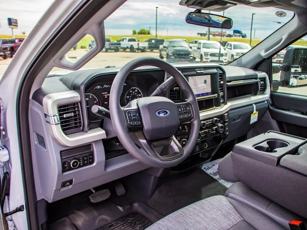 2025 Ford F-450 XLT photo 27