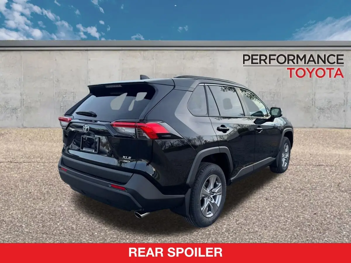 2025 Toyota RAV4 XLE photo 4