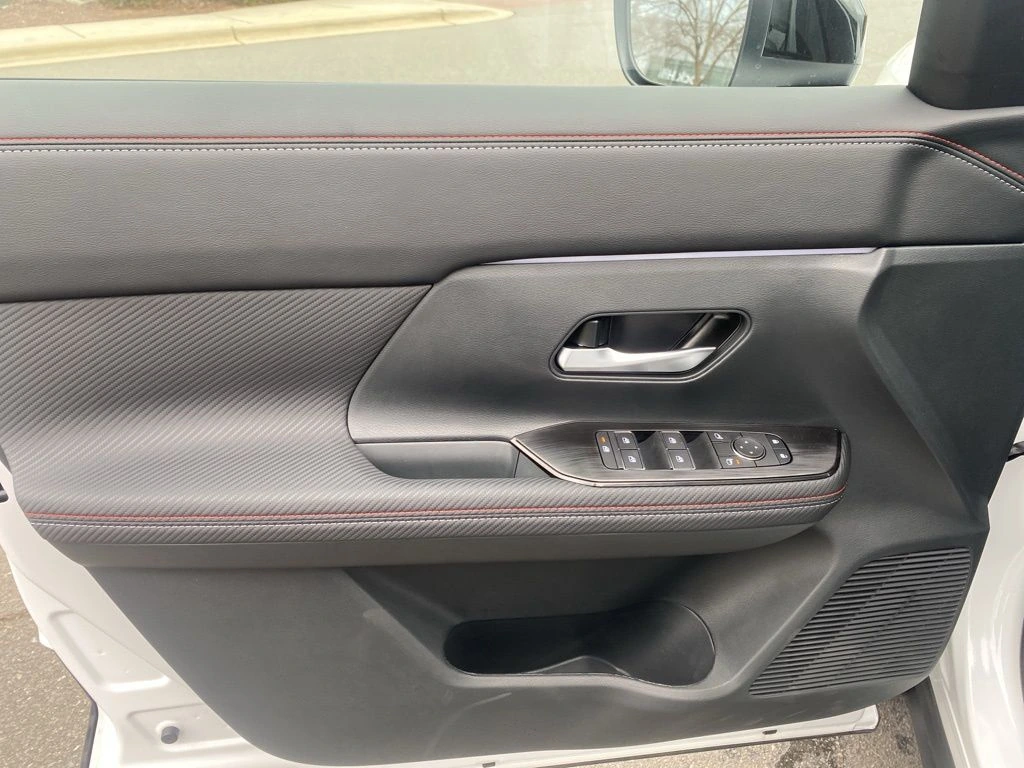 2026 Nissan KICKS SR - Photo 12