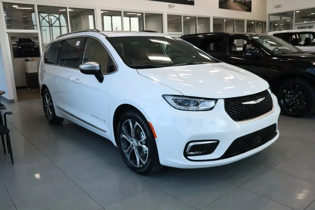 2026 Chrysler Pacifica Pinnacle's photo