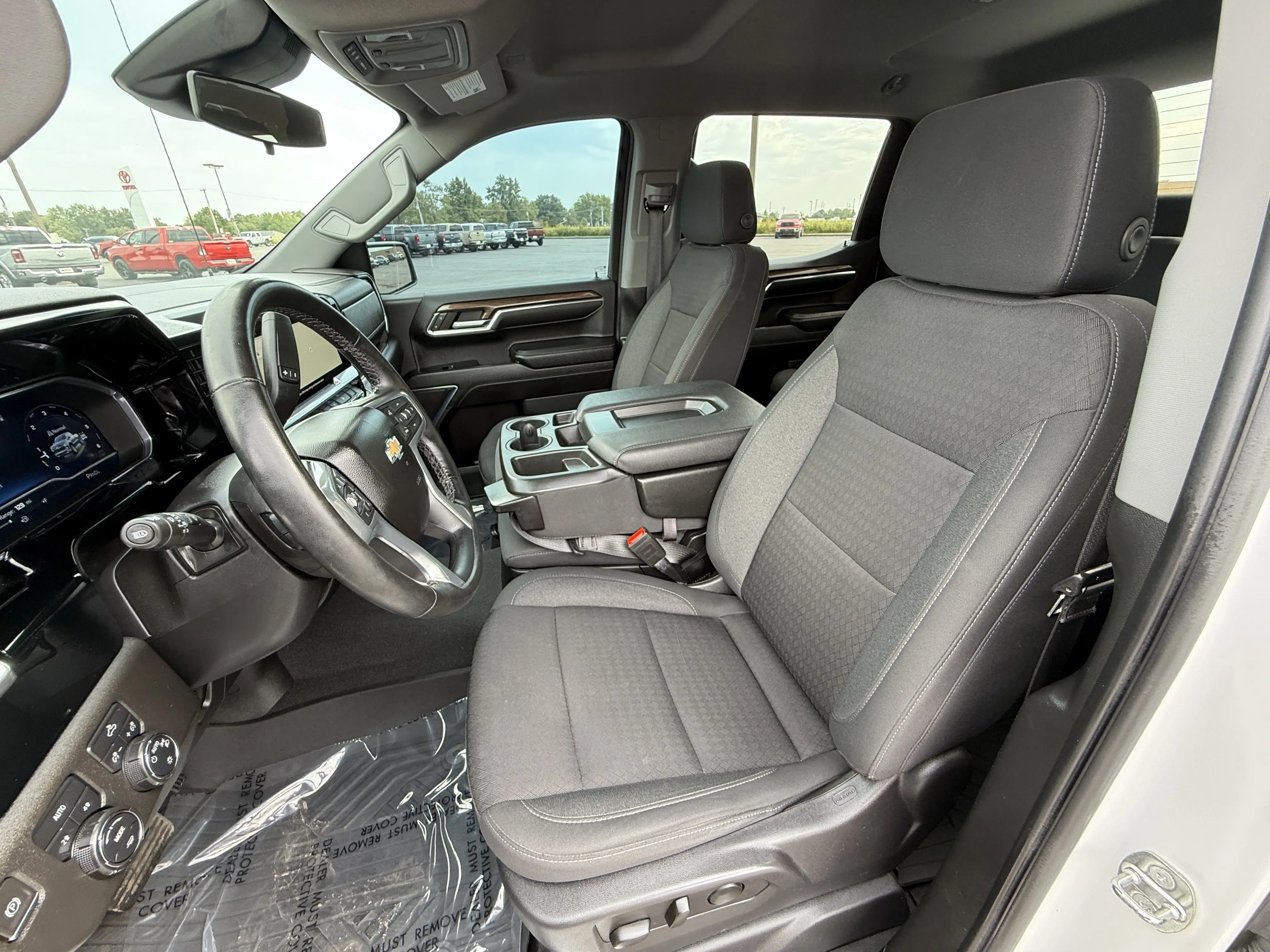 2023 Chevrolet Silverado 1500 LT photo 11