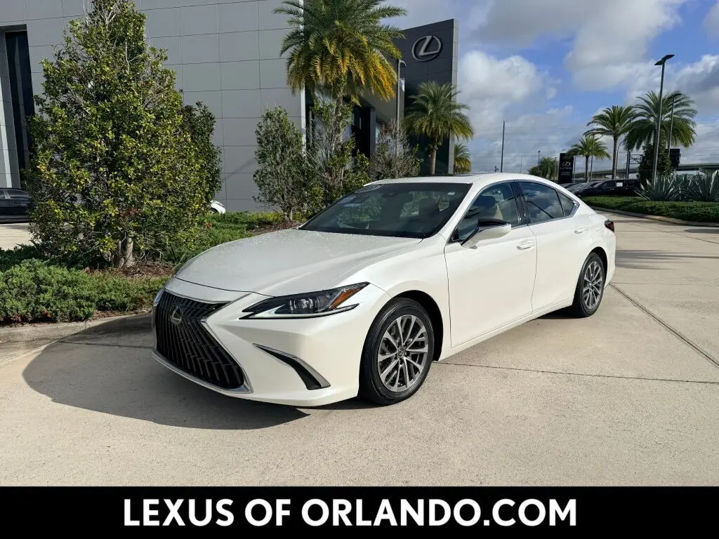 2022 Lexus ES 350's photo