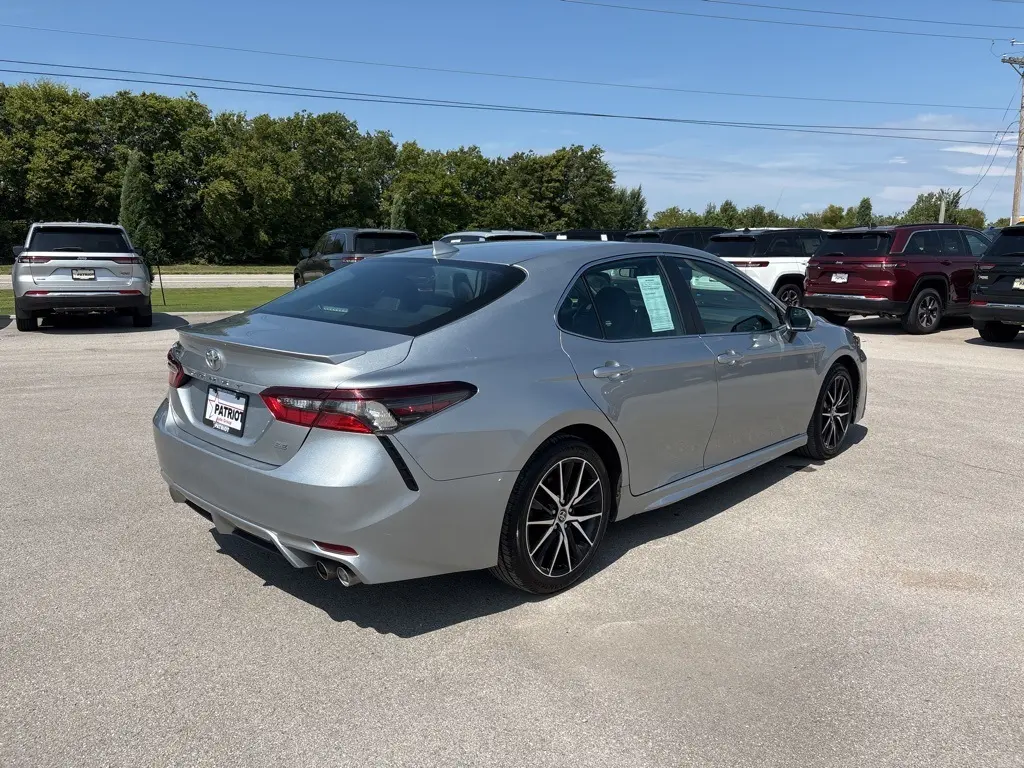 2023 Toyota Camry SE photo 3