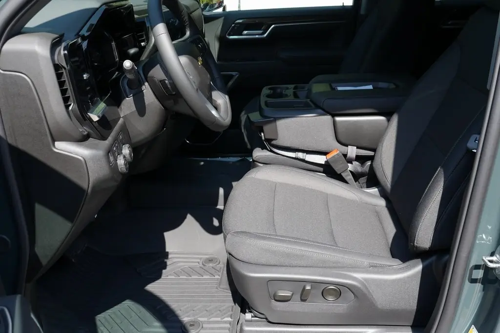 2026 Chevrolet Silverado 1500 LT1 photo 8