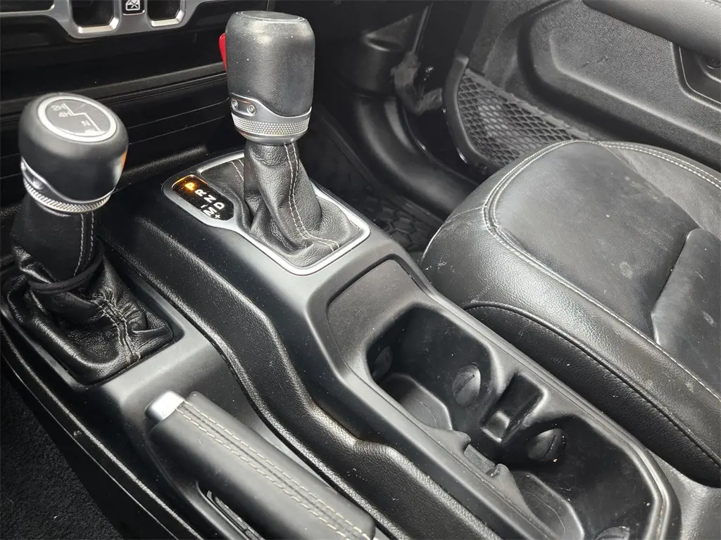 2022 Jeep Wrangler Unlimited Sahara photo 19