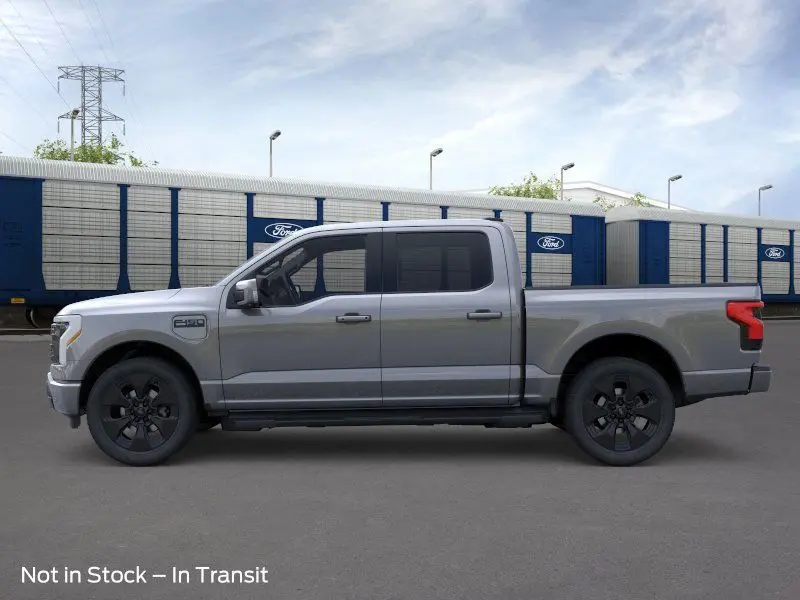 2025 Ford F-150 Lightning Platinum photo 3