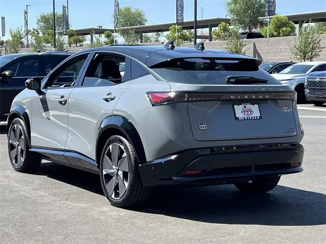 2023 Nissan ARIYA Platinum e-4ORCE photo 3