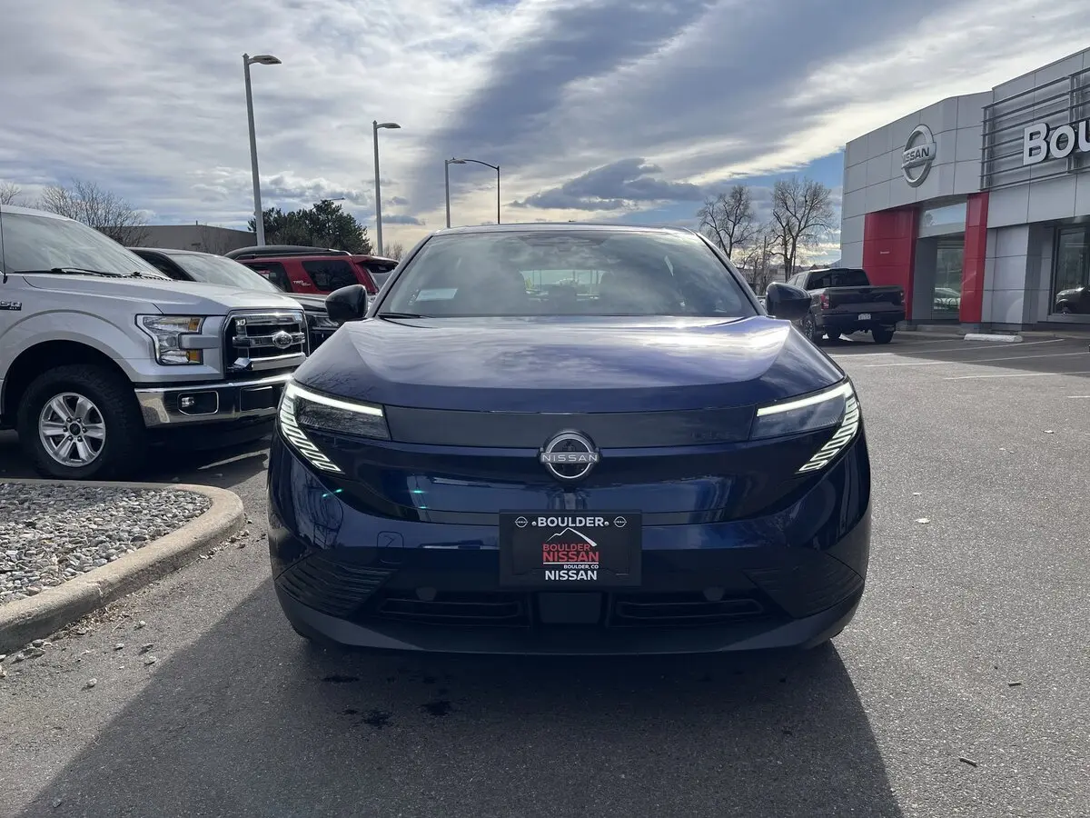 2026 Nissan Leaf S photo 3