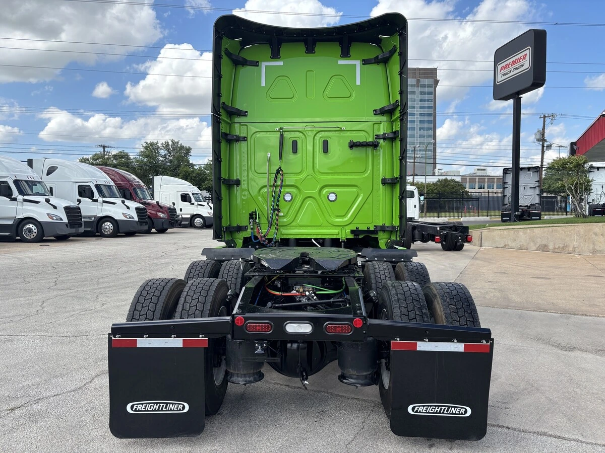 2027 Freightliner - image 6