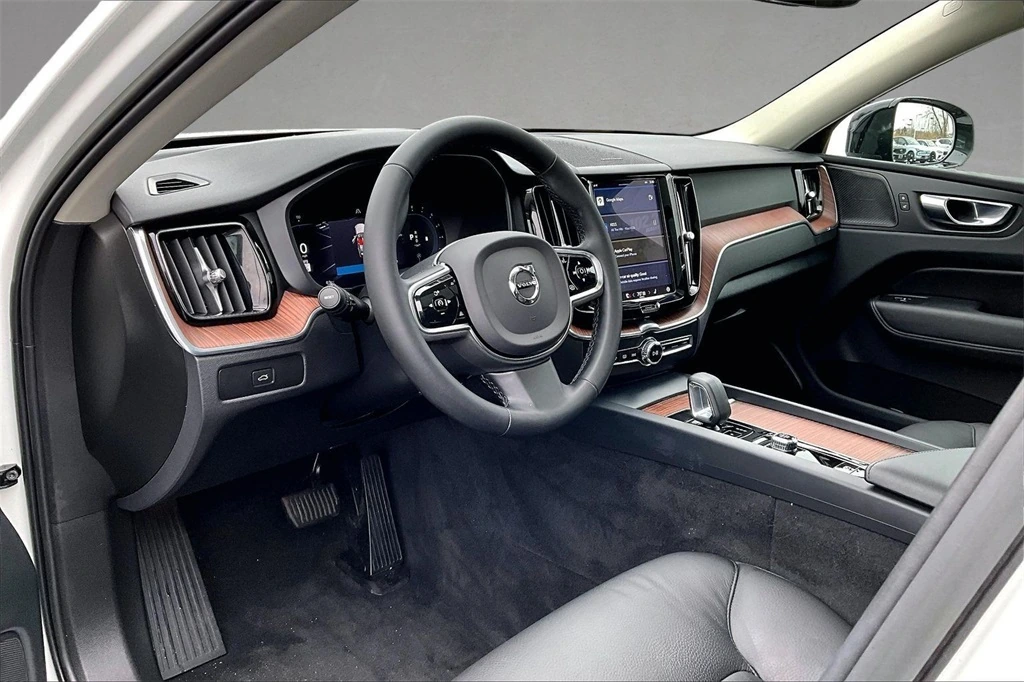 2023 Volvo - image 16