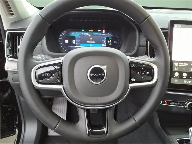 2026 Volvo - image 15