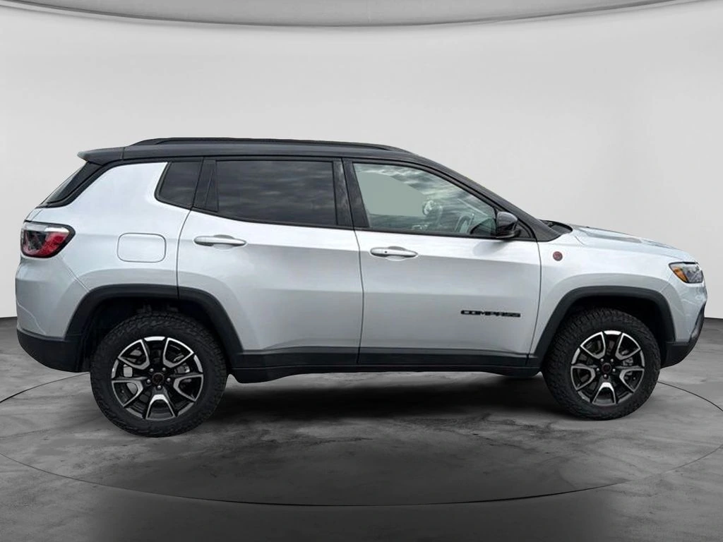 2025 Jeep Compass Trailhawk - Photo 11