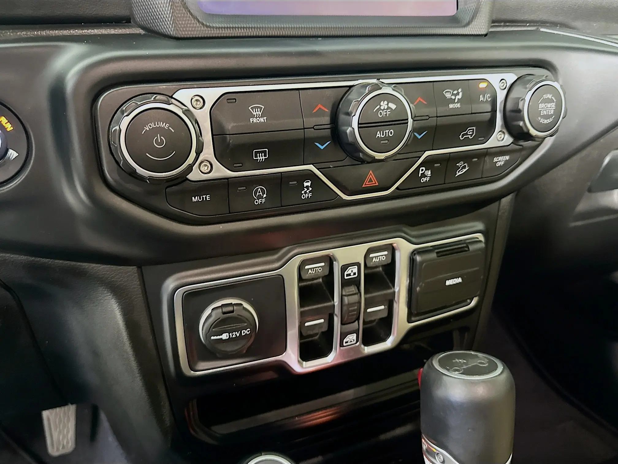 2019 Jeep Wrangler Unlimited Sahara photo 31