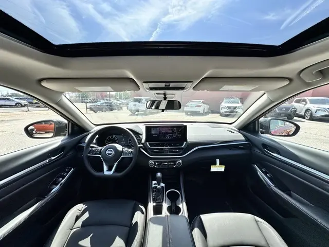 2025 Nissan Altima 2.5 SR photo 30