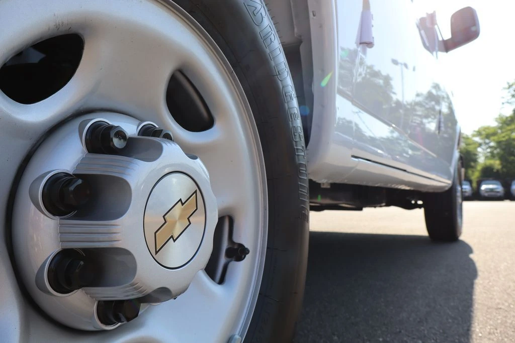 2025 Chevrolet Express Cargo Work Van - Photo 31