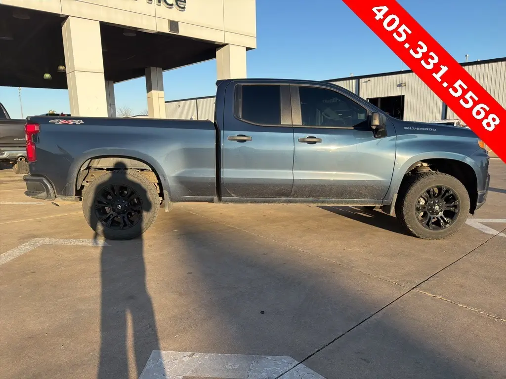 2021 Chevrolet Silverado 1500 Custom photo 2