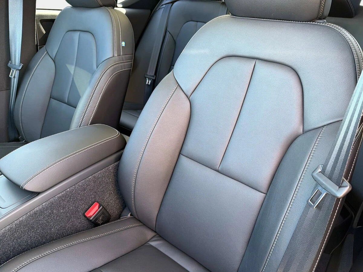 2026 Volvo - image 17