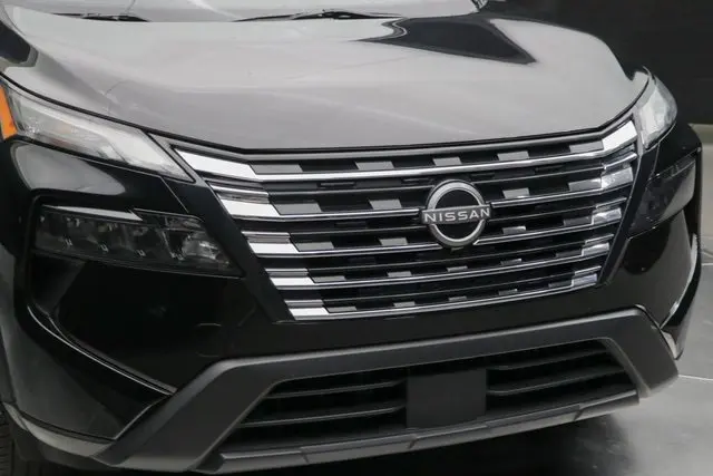2024 Nissan Rogue SV photo 3