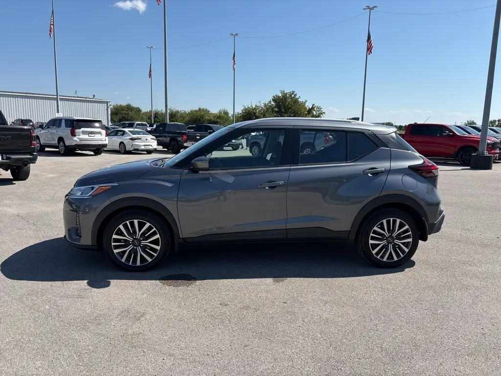 2022 Nissan Kicks SV photo 5