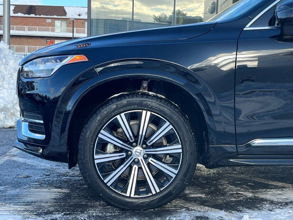 2025 Volvo - image 3