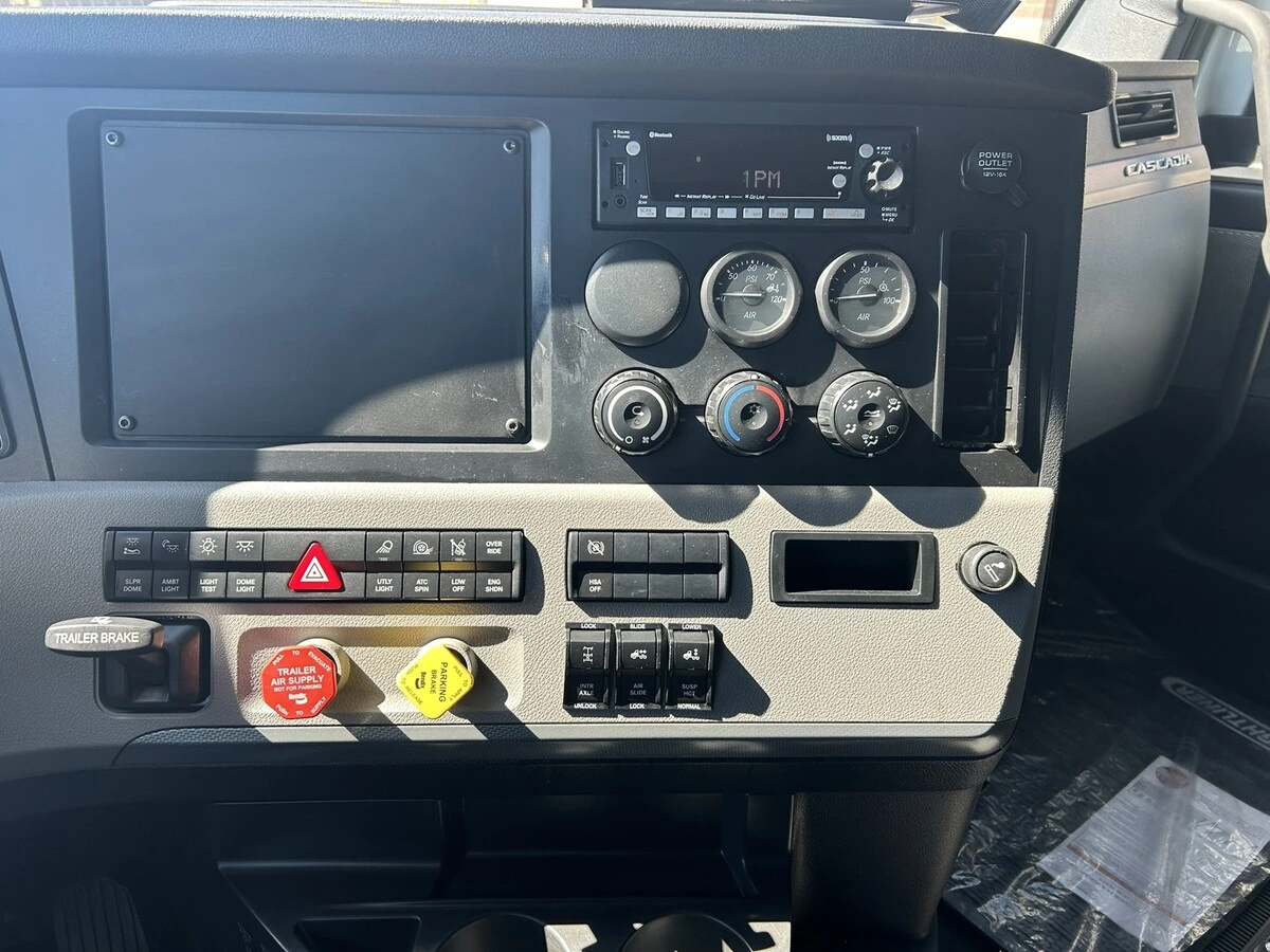 2022 Freightliner Cascadia - image 17