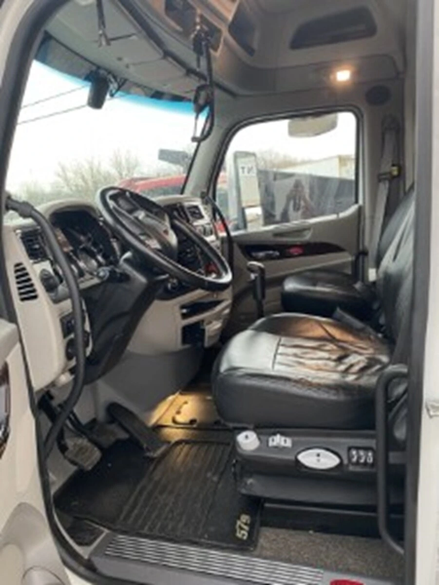 2020 Peterbilt 579 - image 7